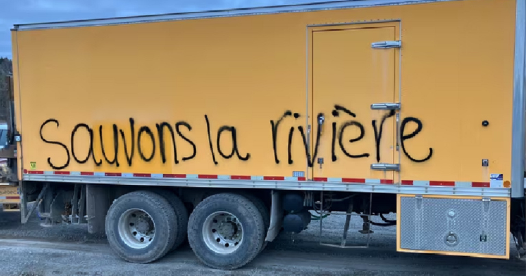 Vandalisme sur un camion du MTQ dans le cadre du projet de l&rsquo;autoroute 20