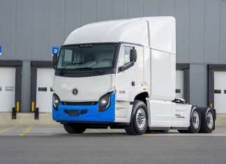 Lion Électrique : restructuration et controverses sur la qualité des véhicules Camion Lion Électrique, symbole des défis rencontrés par l’entreprise québécoise en matière de production et de qualité.