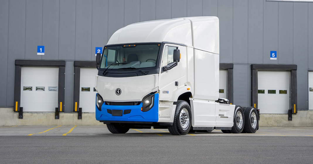 Camion Lion Électrique, symbole des défis rencontrés par l’entreprise québécoise en matière de production et de qualité.