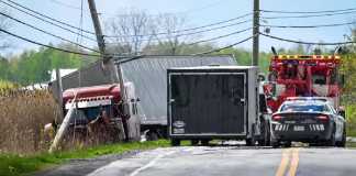 Une collision avec un camion à Farnham met la vie d’une femme en danger MAXIME DELAND/AGENCE QMI