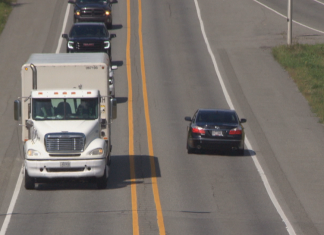 Un camionneur invite les usagers de la route à prendre part à la sécurité routière