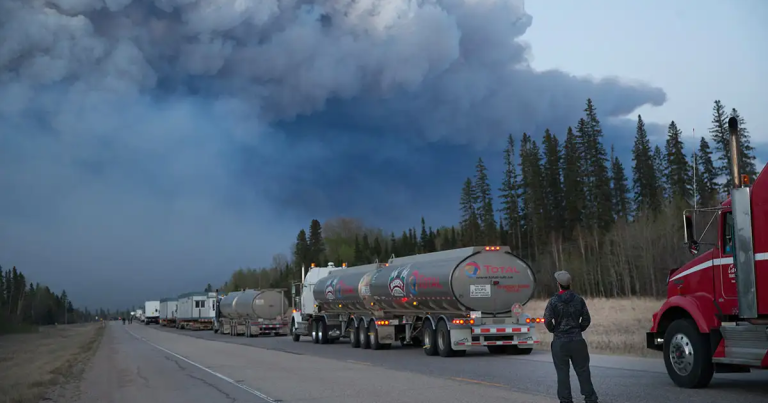 Feux de forêt 2024 : Évacuations au Canada, risque accru au Québec