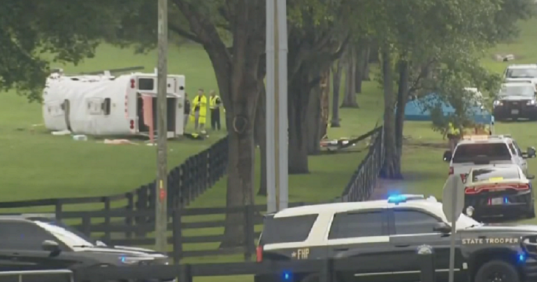 Tragédie en Floride: 8 morts et 40 blessés dans un violent accident de la route