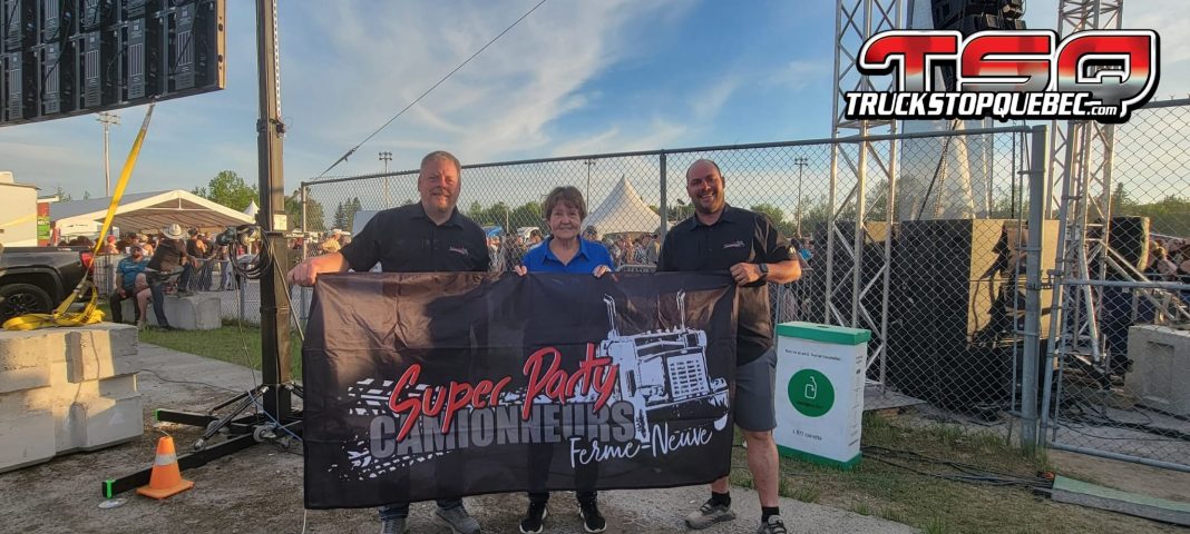 Mme Diane Sirard, mairesse de Ferme-Neuve, avec les deux organisateurs du Super Party Camionneurs, Benoit Therrien et Julien Allaire Lefebvre.