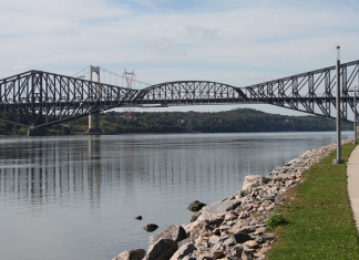 Collaboration pour du camionnage sur le Pont de Québec?