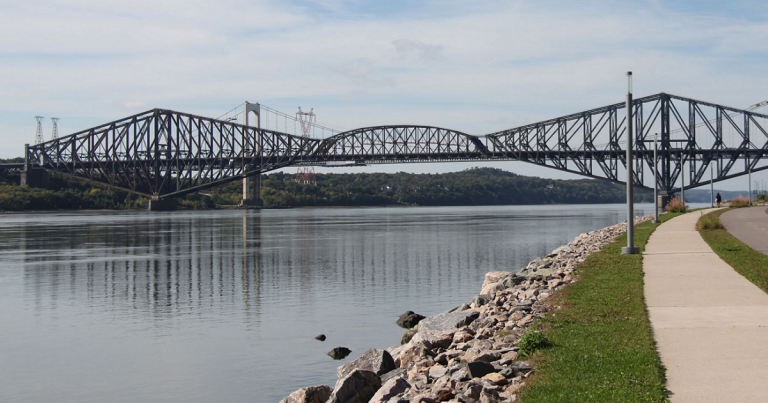 Collaboration pour du camionnage sur le Pont de Québec?