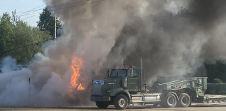 Une série d’explosions détruit des camions à Bromont PHOTO : RADIO-CANADA / SÉBASTIEN PRIEUR
