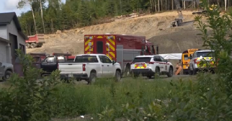 Accident de travail : camionneur coincé sous un camion-benne