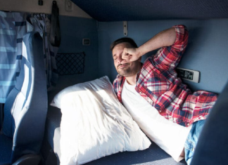 Conseils pour mieux dormir dans un camion ou un truck stop