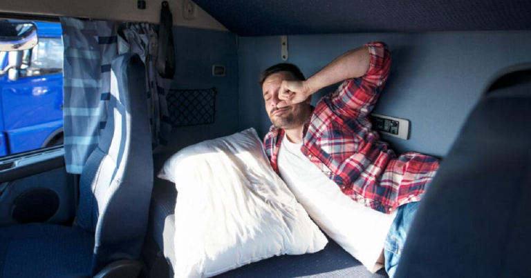 Conseils pour mieux dormir dans un camion ou un truck stop