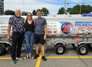 Transport Jacques Auger : Une 21e édition réussie de la Promenade en camion au profit de Leucan Familles et bénévoles participent à la Promenade en camion, organisée par Transport Jacques Auger pour soutenir Leucan et les enfants atteints de cancer.