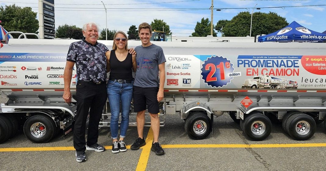 Familles et bénévoles participent à la Promenade en camion, organisée par Transport Jacques Auger pour soutenir Leucan et les enfants atteints de cancer.