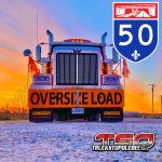 Un camion hors normes du Groupe Bellemare s’est retrouvé coincé entre des barrières de béton sur l’autoroute 50, malgré un permis de circulation validé via Québec 511.