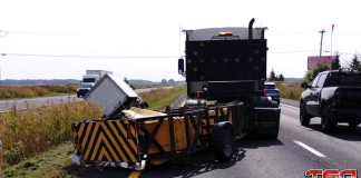 L’amortisseur de choc de Signalisation Choquette et Fils évite un drame sur l’autoroute 35 Jacques Dubé, camionneur chez Signalisation Choquette et Fils, après avoir été heurté par un camion cube sur la 35 lors de travaux mobiles, soulignant les dangers de la signalisation.