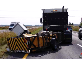 L’amortisseur de choc de Signalisation Choquette et Fils évite un drame sur l’autoroute 35 Jacques Dubé, camionneur chez Signalisation Choquette et Fils, après avoir été heurté par un camion cube sur la 35 lors de travaux mobiles, soulignant les dangers de la signalisation.