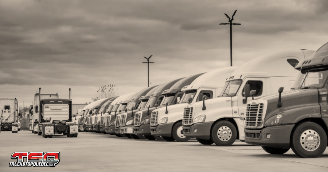 Un camion, symbolisant les défis modernes comme la limitation de vitesse, les transmissions automatiques et la technologie avancée dans l'industrie du transport.