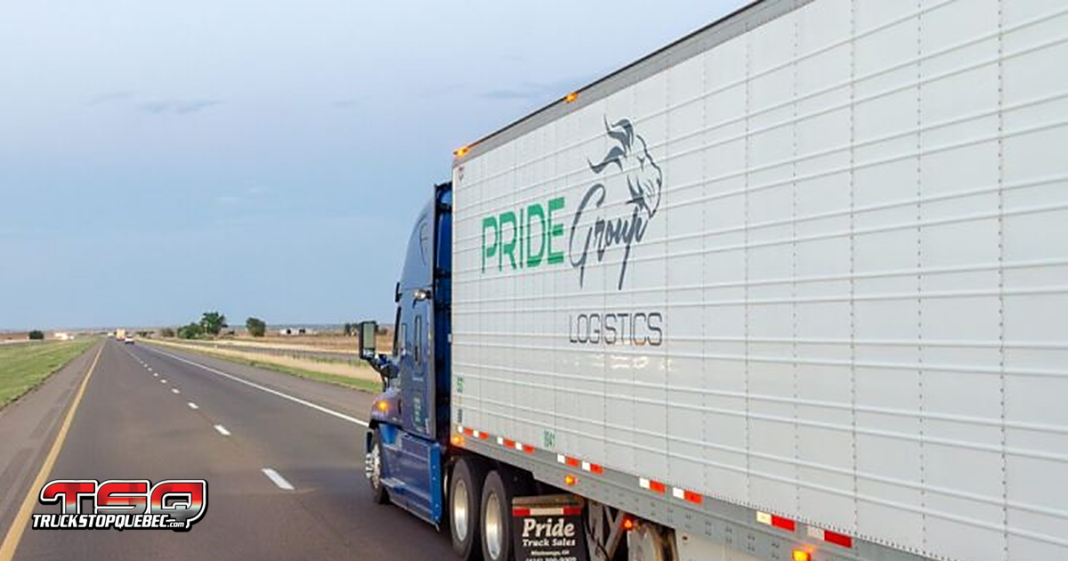 Camion de Pride Group Logistics sur la route, suite à la vente approuvée par la Cour supérieure de justice de l'Ontario à la famille Johal.