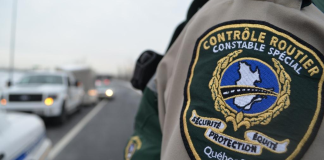 La Fraternité des Contrôleurs Routiers sollicite François Legault pour armer ses agents Contrôle routier Québec, contrôleurs routiers, sur le bord de la route, en service.
