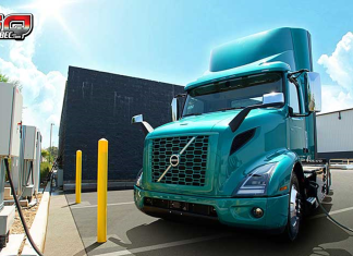 Le virage électrique dans le camionnage québécois freiné par la suspension du programme Écocamionnage Un concessionnaire de camions - Volvo - électriques faisant face à des incertitudes suite à la suspension du programme Écocamionnage au Québec.
