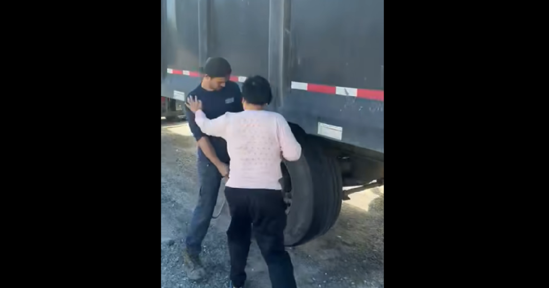 Un camionneur victime d'une altercation violente dans la cour d'un motel à Sherbrooke, capturé sur vidéo et devenu viral sur les réseaux sociaux.