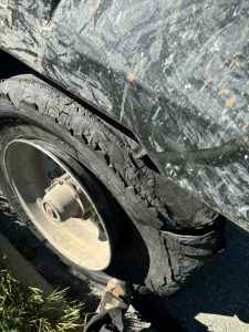 Un camionneur victime d'une altercation violente dans la cour d'un motel à Sherbrooke, capturé sur vidéo et devenu viral sur les réseaux sociaux, photo du blow out.