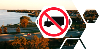 9 camionneurs sanctionnés pour non-respect des interdictions de circulation Panneau de signalisation indiquant les itinéraires autorisés pour les camions, camionneurs sanctionnés pour non-respect des interdictions de circulation.