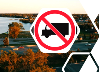 9 camionneurs sanctionnés pour non-respect des interdictions de circulation Panneau de signalisation indiquant les itinéraires autorisés pour les camions, camionneurs sanctionnés pour non-respect des interdictions de circulation.