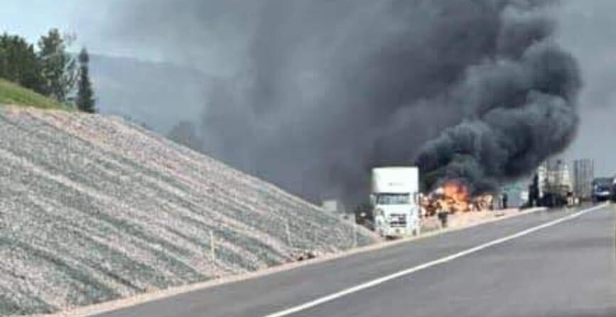 Accident mortel sur l’autoroute 11/17 impliquant des camions et des véhicules de passagers à Thunder Bay.