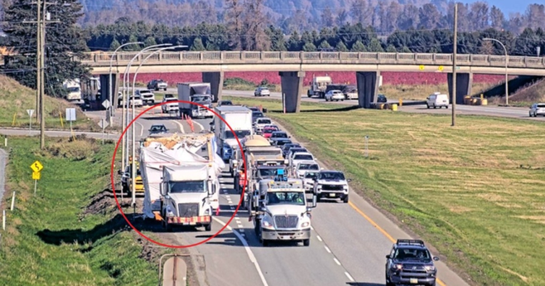 Collision d&rsquo;un camion semi-remorque avec un viaduc en Colombie-Britannique