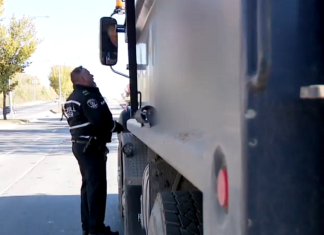 Opération massive à Laval : le ministère s’attaque aux dépôts illégaux de sols contaminés Opération conjointe du ministère de l’Environnement et de Contrôle routier Québec à Laval pour contrer les déversements illégaux de sols contaminés, capture d'écran de TVA Nouvelles.