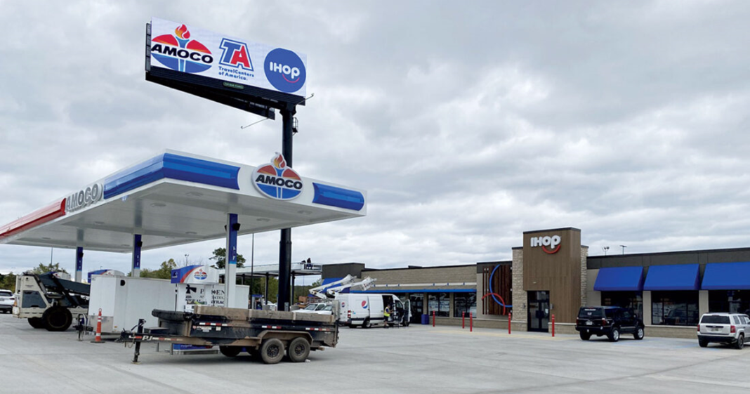 Nouveau relais routier - truckstop - TA TravelCenters of America à Mineral Wells, WV : stationnement pour camions et commodités étendues pour les conducteurs