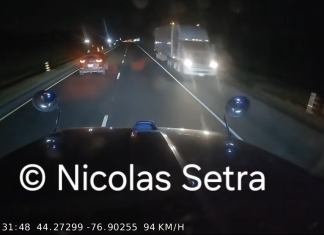 Camion arrêté pour avoir rouler à contresens sur la 401 Camion-remorque intercepté par la PPO sur l'autoroute 401 après avoir roulé à contresens, image de la vidéo captée par Nicolas Setra.