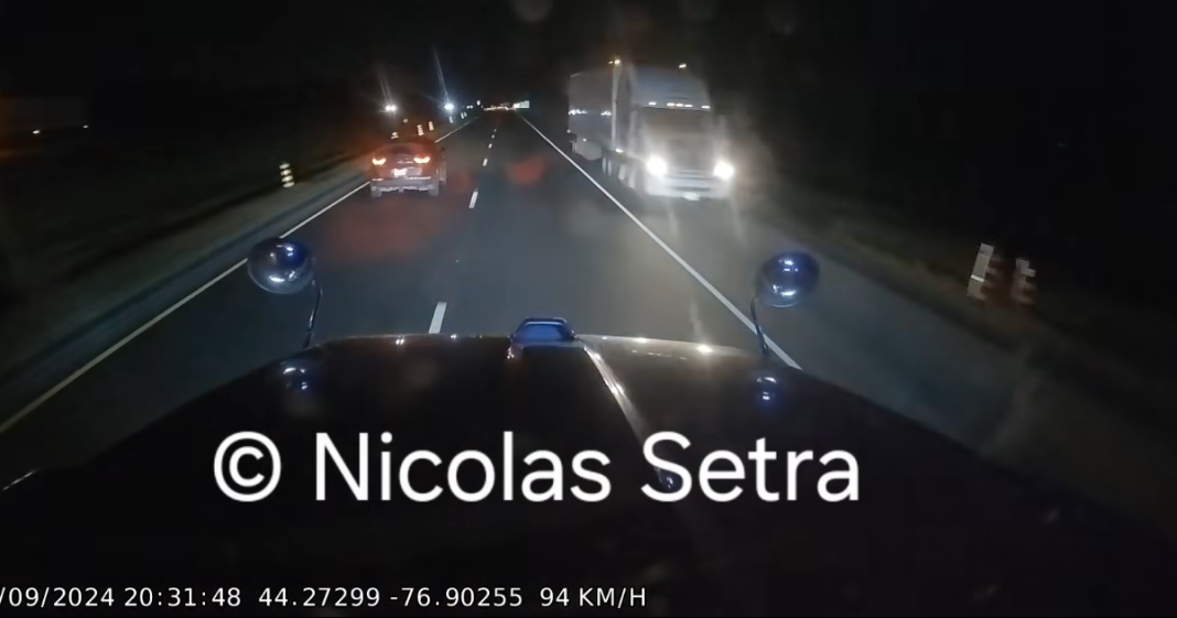 Camion-remorque intercepté par la PPO sur l'autoroute 401 après avoir roulé à contresens, image de la vidéo captée par Nicolas Setra.