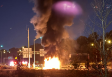 Camion-citerne en feu sur l’autoroute 20 : le conducteur est sain et sauf Un camion-citerne en flammes a provoqué la fermeture de l'autoroute 20 est près de l'échangeur Turcot, entraînant une intervention rapide des services d'urgence.