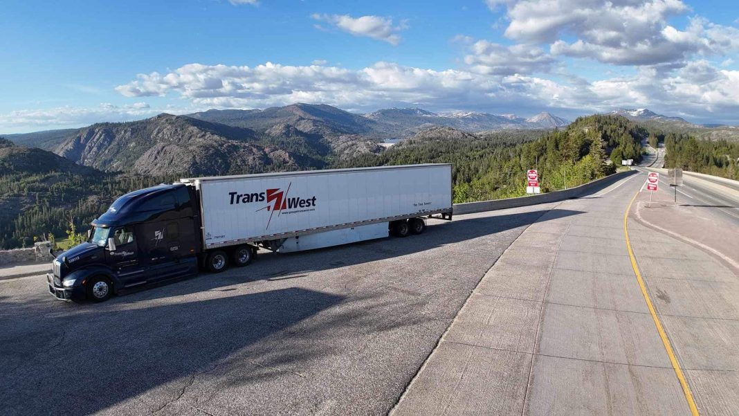 Sur la photo, un camion de Trans-West dans l'ouest.