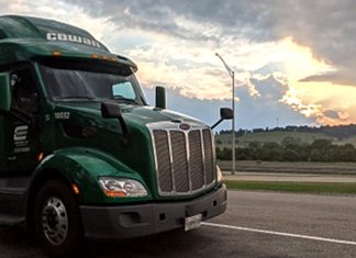 Schneider a annoncé l’acquisition de Cowan Systems, une entreprise de transport basée à Baltimore Camions de Cowan Systems stationnés, une acquisition de Schneider.