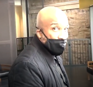 John Kirwin Labissière accusé d'agression sur le pont de l'Île-aux-Tourtes, un événement qui soulève des questions sur la sécurité routière et la rage au volant.