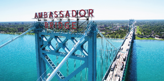 Accès des matières dangereuses au pont Ambassador : un incident ravive les débats Le pont Ambassador vu de la rivière Détroit, un enjeu de sécurité pour le transport de matières dangereuses.