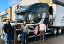 Un camion Cascades au service de la relève en mécanique de véhicules lourds Les élèves du CFP Paul-Rousseau pratiqueront sur ce camion Cascades grâce à un don soutenant leur formation.