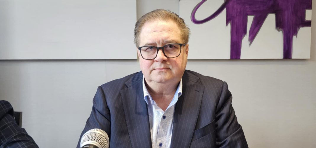 Marc Cadieuxz à la conférence de presse contre le stratagème Chauffeur Inc.
