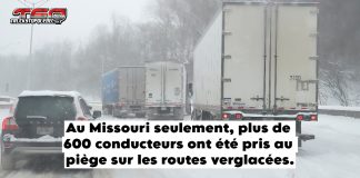 Une tempête hivernale exceptionnelle frappe les États-Unis Route enneigée et véhicules bloqués lors de la tempête hivernale majeure aux États-Unis en janvier 2025.