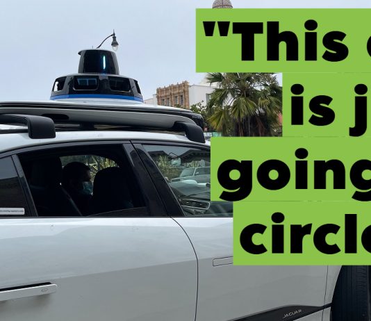Un véhicule autonome perd le nord et tourne en rond avec un passager Véhicule autonome Waymo qui ne veut plus arrêter de tourner en rond sur la route.