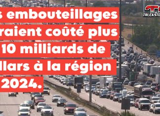 Une redevance pour réduire la congestion : Toronto pourrait-elle suivre l’exemple de New York? Vue aérienne des embouteillages sur une autoroute à Toronto, illustrant les défis de la congestion routière.