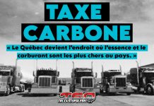 Faire le plein hors Québec : c’est le message qu’on reçoit de Legault, selon Benoit Therrien Camions de transport dans un truck stop, symbolisant le ravitaillement de carburant dans une station-service et l’impact de la taxe carbone pour les transporteurs québécois.