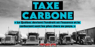 Faire le plein hors Québec : c’est le message qu’on reçoit de Legault, selon Benoit Therrien Camions de transport dans un truck stop, symbolisant le ravitaillement de carburant dans une station-service et l’impact de la taxe carbone pour les transporteurs québécois.