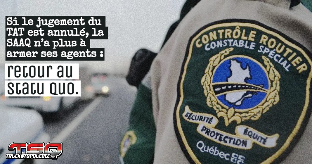 Manche d’un agent de Contrôle routier Québec en uniforme, avec un explicatif sur le dossier de l'armement.