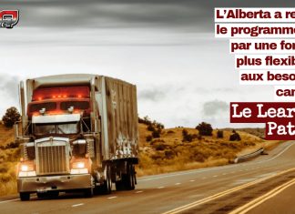 Formation des camionneurs : L’Alberta remplace le programme MELT par le Learning Pathway Un camion de transport traversant une région rurale de l’Alberta, illustrant la connexion entre agriculture et camionneurs, et le programme MELT qui a été remplacé par le Learning Pathway.