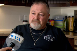 Suicide-par-camion : «Ça va tout le temps me hanter»: un camionneur marqué à vie après un accident causé par un geste volontaire. Mario Chevrier.