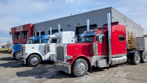 Nouvelle succursale de Excellence Peterbilt à Joliette et des camions.