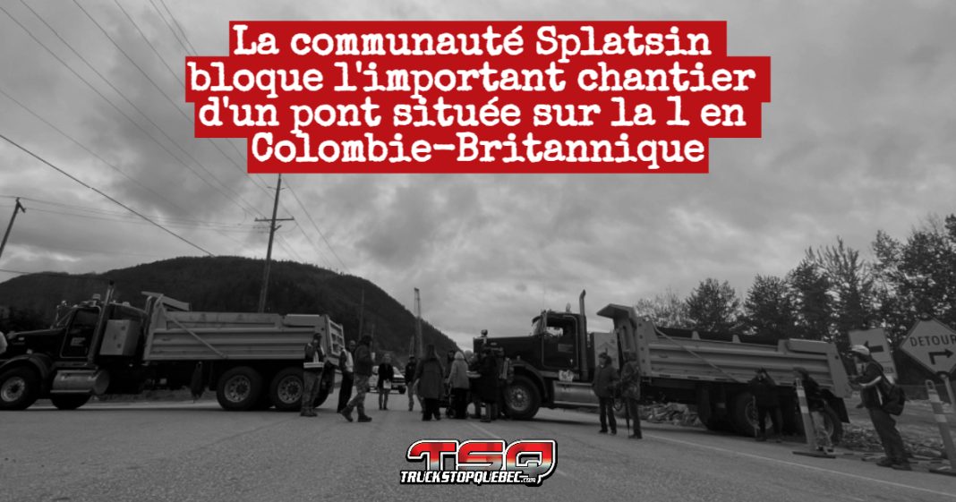 Camions de la Splatsin Development Corporation bloquent le chantier du pont R.W. Bruhn à Sicamous, en Colombie-Britannique, pour protester contre l’exclusion des travailleurs autochtones.